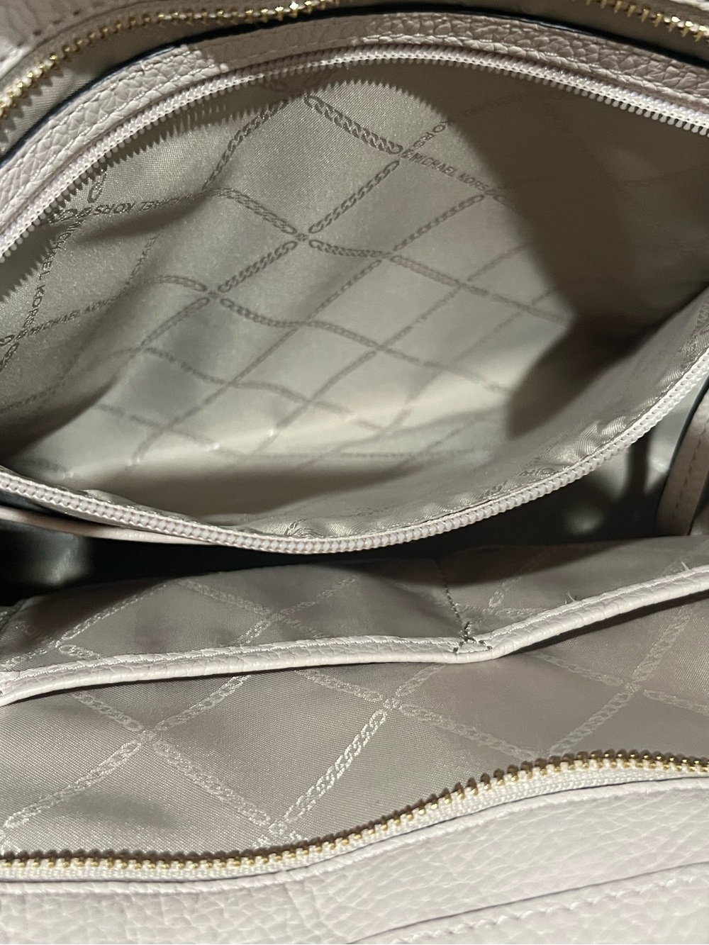 Michael Kors Pale Pink Pebbled Leather Tote with Gold Hardware - Picture 5 of 9